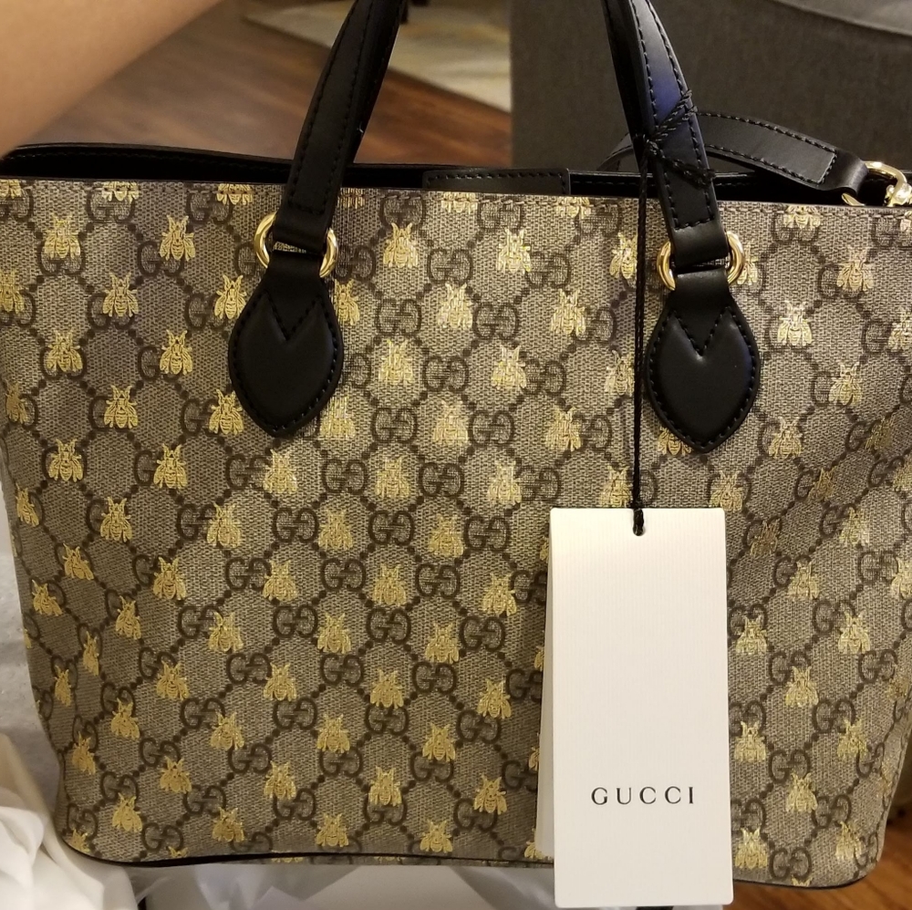 GUCCI bestiary GG Supreme Bees Tote